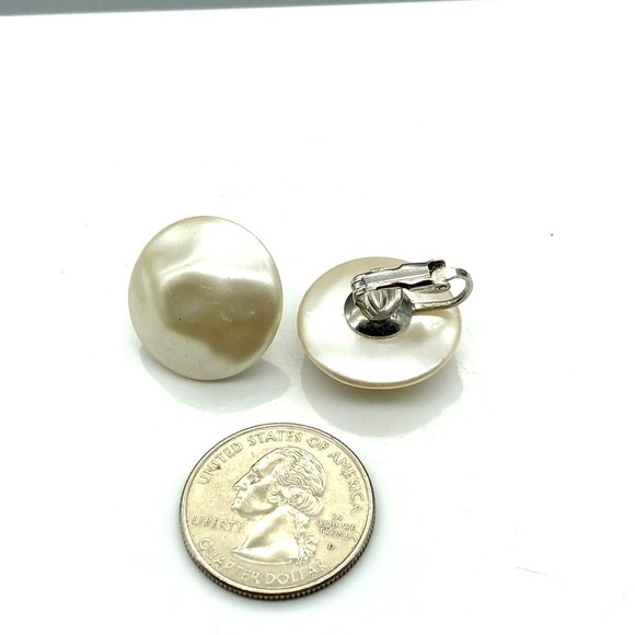Elegant Faux Pearl Button Earrings with Faceted Baroque Look, Vintage Chic Clip - Picture 4 of 5